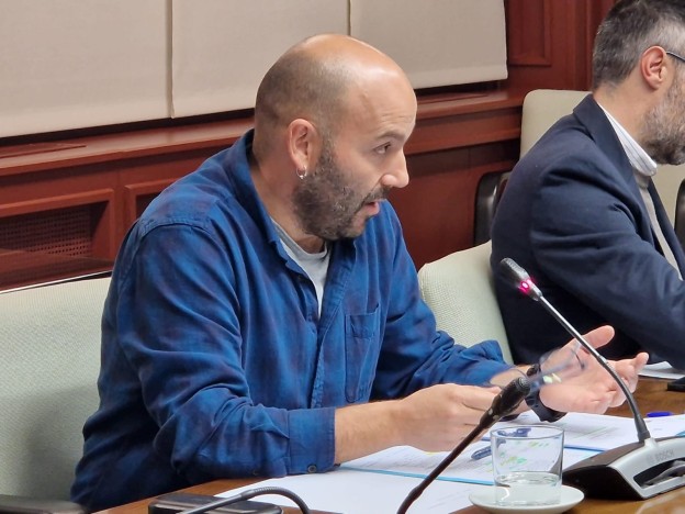 PRENTSA OHARRA ARGAZKIA.jpeg