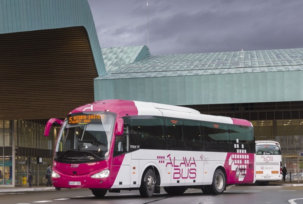 1200-1545841098-bus.jpg