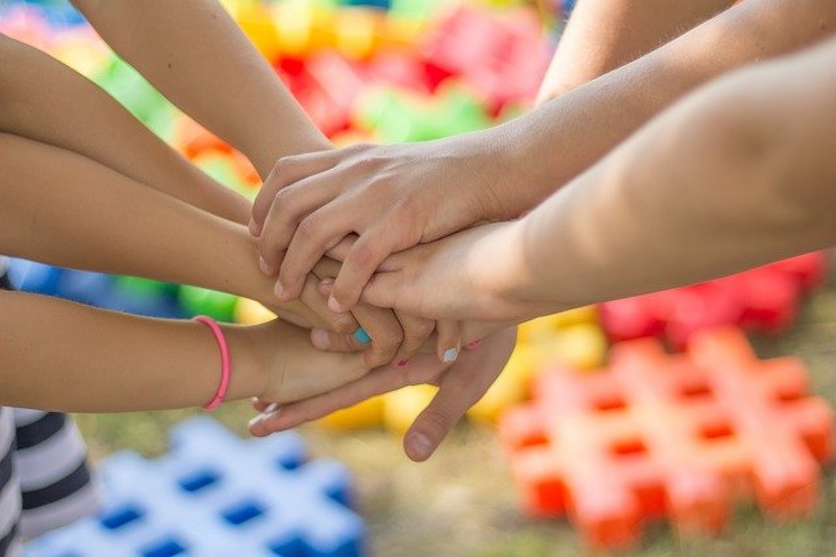1200-1619513029-hands-2847508_640.jpg